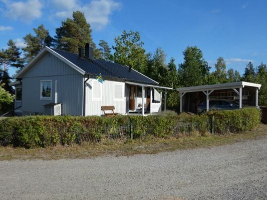 Nyrenoverad stuga i Saleboda med utsikt över sjön - Bild 2