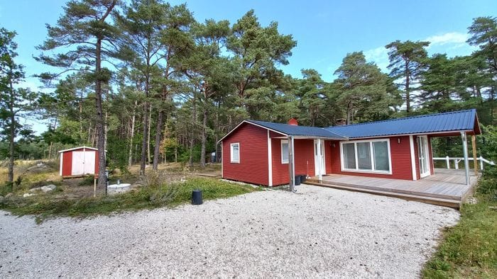 Röd trästuga Fria tider i augusti - Bild 3
