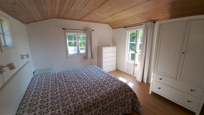 Röd trästuga Fria tider i augusti - Bild 11