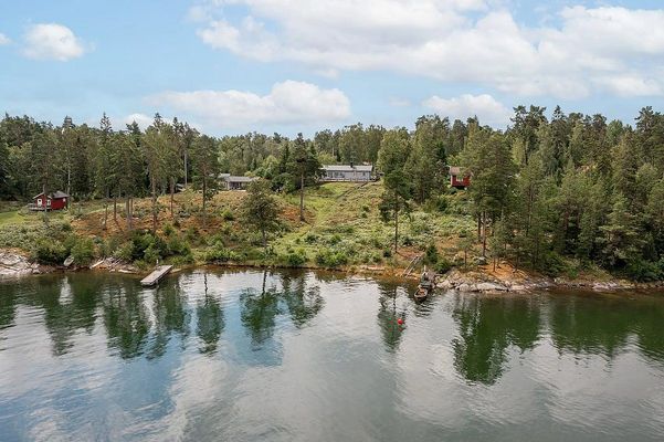 Skärgårdshus med bastu och brygga nära Stockholm - Bild 10