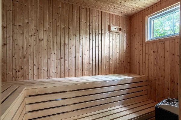 Skärgårdshus med bastu och brygga nära Stockholm - Bild 16
