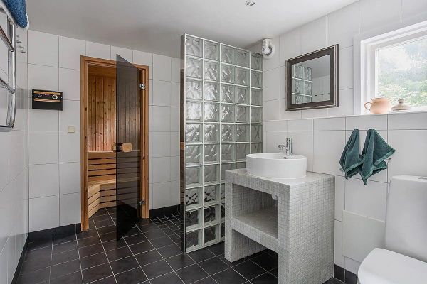 Skärgårdshus med bastu och brygga nära Stockholm - Bild 15
