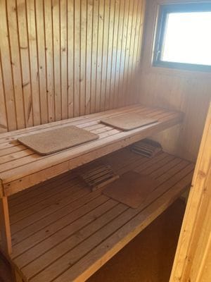 Furusund strandtomt mysigt hus och tomt - Bild 3