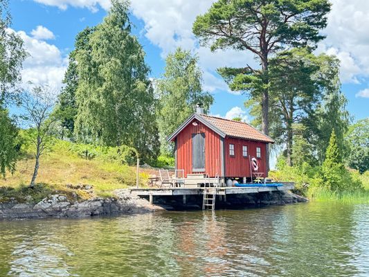 Topprenoverat med privat brygga på gård i Sörmland - Bild 52