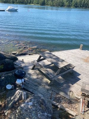 Furusund strandtomt mysigt hus och tomt - Bild 4