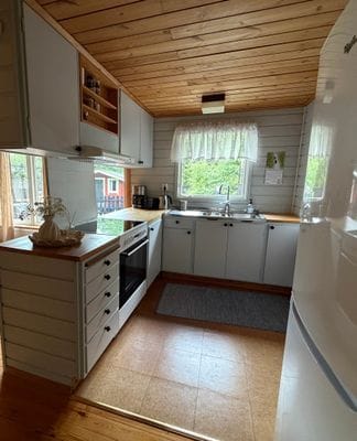 Idyllisk stuga på Värmdö nära sandstrand - Bild 7