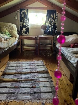 Furusund strandtomt mysigt hus och tomt - Bild 18