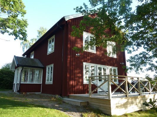 ALTANEN MED UTSIKT ÖVER SJÖN