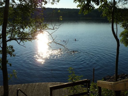 BRYGGAN OCH SJÖN - BAD OCH SOLBAD