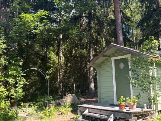 Ombyggt kapell – skogstomt med egen bastu - Bild 4