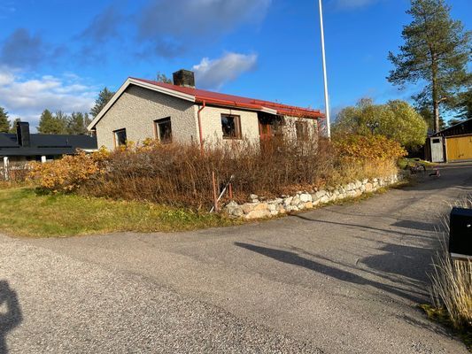Hus i centrala Jokkmokk, med utsikt mot solnedgång - Bild 18