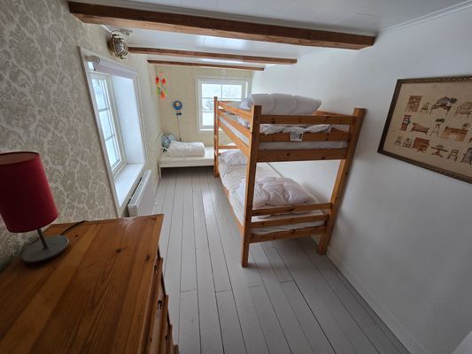 Gård från 1790 vid sjö – helt avskilt läge - Bild 17