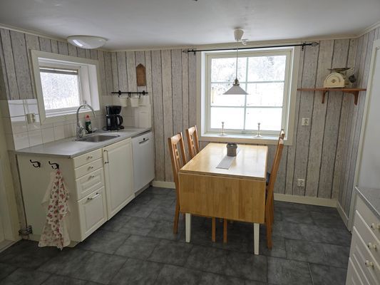 Gård från 1790 vid sjö – helt avskilt läge - Bild 8