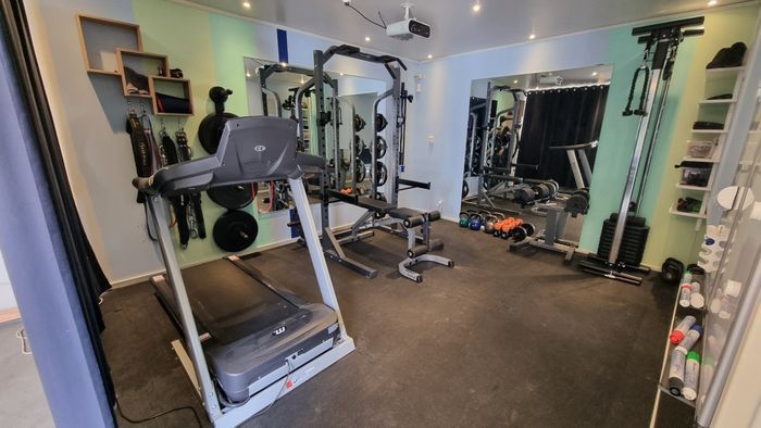 Lyxvilla på 300 m2 med pool, spa, gym och lekplats - Bild 7