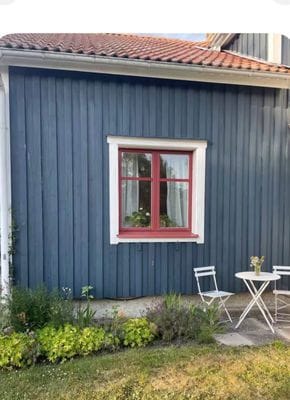 Mysigt hus i kyrkby nära Vänern - Bild 43