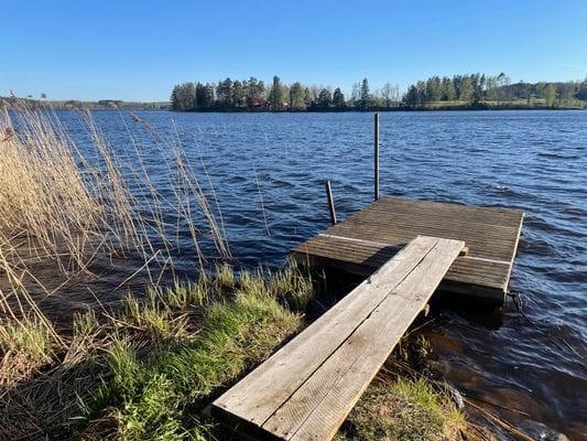 Gård vid sjö med egen bad & båtplats - Bild 7