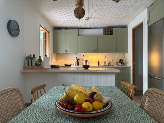 Kök - plats för 8-10 personer - utgång till altan