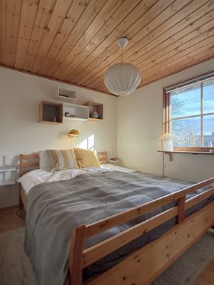 Sovrum med dubbelsäng
