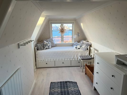 Havsnära villa med underbar utsikt i Rönnäng - Bild 33