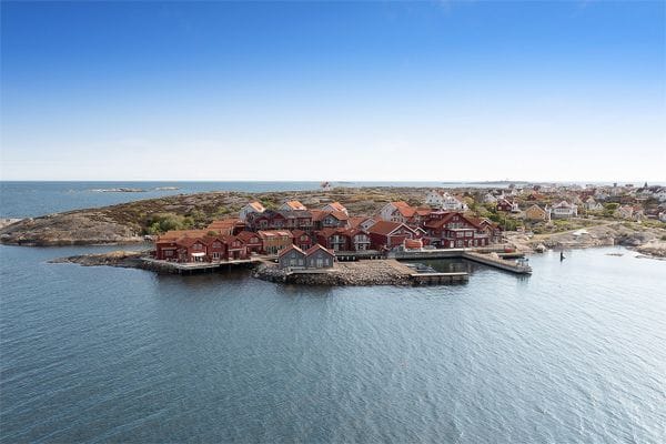 Havsutsikt och dopp i solnedgången på Käringön - Bild 8