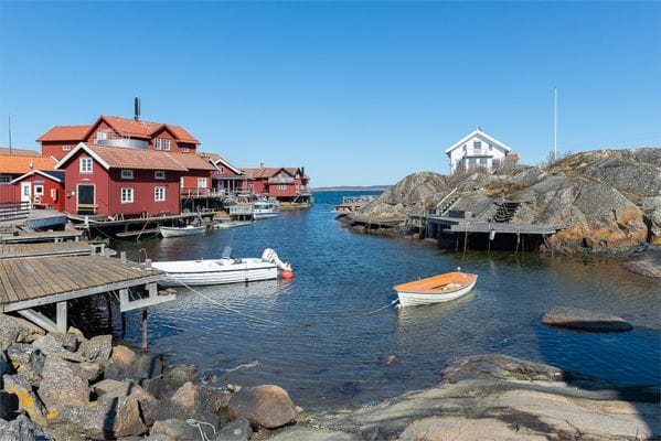 Havsutsikt och dopp i solnedgången på Käringön - Bild 11