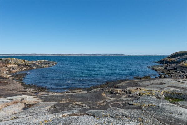 Havsutsikt och dopp i solnedgången på Käringön - Bild 10