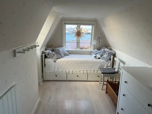 Havsnära villa med underbar utsikt i Rönnäng - Bild 38