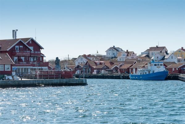 Havsutsikt och dopp i solnedgången på Käringön - Bild 23