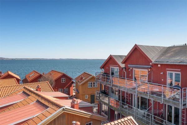 Havsutsikt och dopp i solnedgången på Käringön - Bild 24