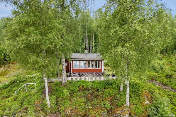 Avskild stuga vid sjön – off-grid med egen strand - Bild 4