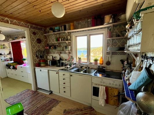 Stuga i Lindesnäs - stor altan med havsutsikt - Bild 13