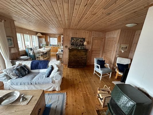 Typical Swedish cottage with stuga overlook a lake - Bild 8