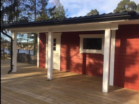 Entrén till villan med sjöutsikt