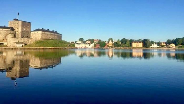 Fin sommarbild över Vaxholms kastell