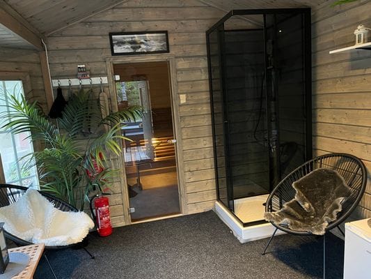 Hus med badtunna, bastu. 300 m till sjö.Båt ingår. - Bild 40