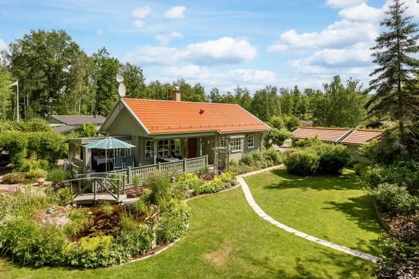 Hus med badtunna, bastu. 300 m till sjö.Båt ingår. - Bild 2