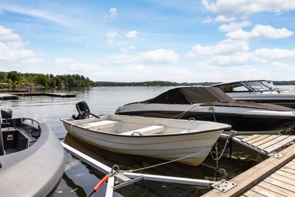 Hus med badtunna, bastu. 300 m till sjö.Båt ingår. - Bild 4