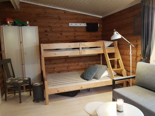 Stuga med tillgång till bastustuga & växthus - Bild 5