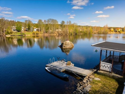 Villa vid vattnet med egen brygga & stor terrass - Bild 2