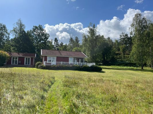 Hus med fantastisk sjöutsikt och lantlig omgivning - Bild 10