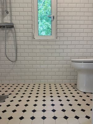 Charmig nyrenoverad stuga i grönskan i Skövde - Bild 12
