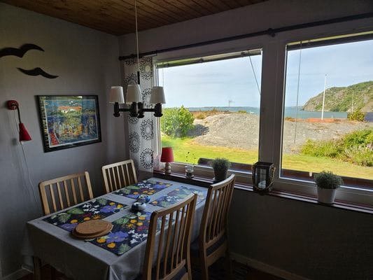 Stuga i Bohuslän med underbar havsutsikt - Bild 8