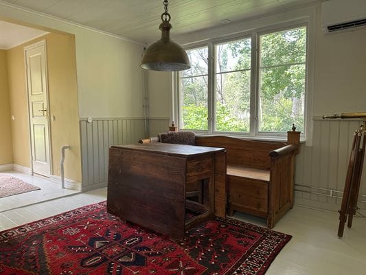Charmig nyrenoverad stuga i grönskan i Skövde - Bild 11