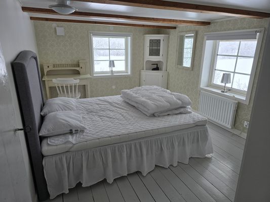 Hel gård från 1790 vid sjö – 2 hus – avskilt läge - Bild 13