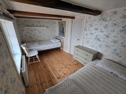 Hel gård från 1790 vid sjö – 2 hus – avskilt läge - Bild 15