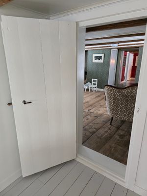 Hel gård från 1790 vid sjö – 2 hus – avskilt läge - Bild 12
