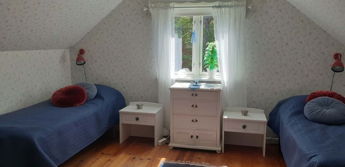 Stuga med havsutsikt i Kovik - Bild 7