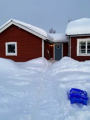 Fin stuga i Bruksvallarna - skiin/out