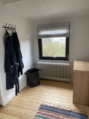 Lägenhet höger vån 2: Kök (byrå, krokar)