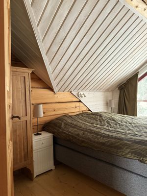 Sovrum uppe - 180 cm ny dubbelsäng